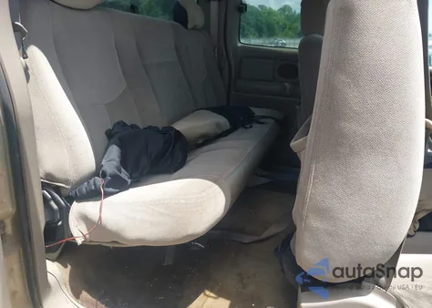 2004 GMC Sierra 1500 Sle z USA, uszkodzony, nr VIN 2GTEC19V641156796